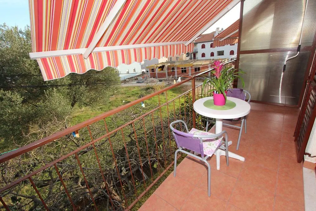 Rooms And Apartment Sanja Rovinj Guest house