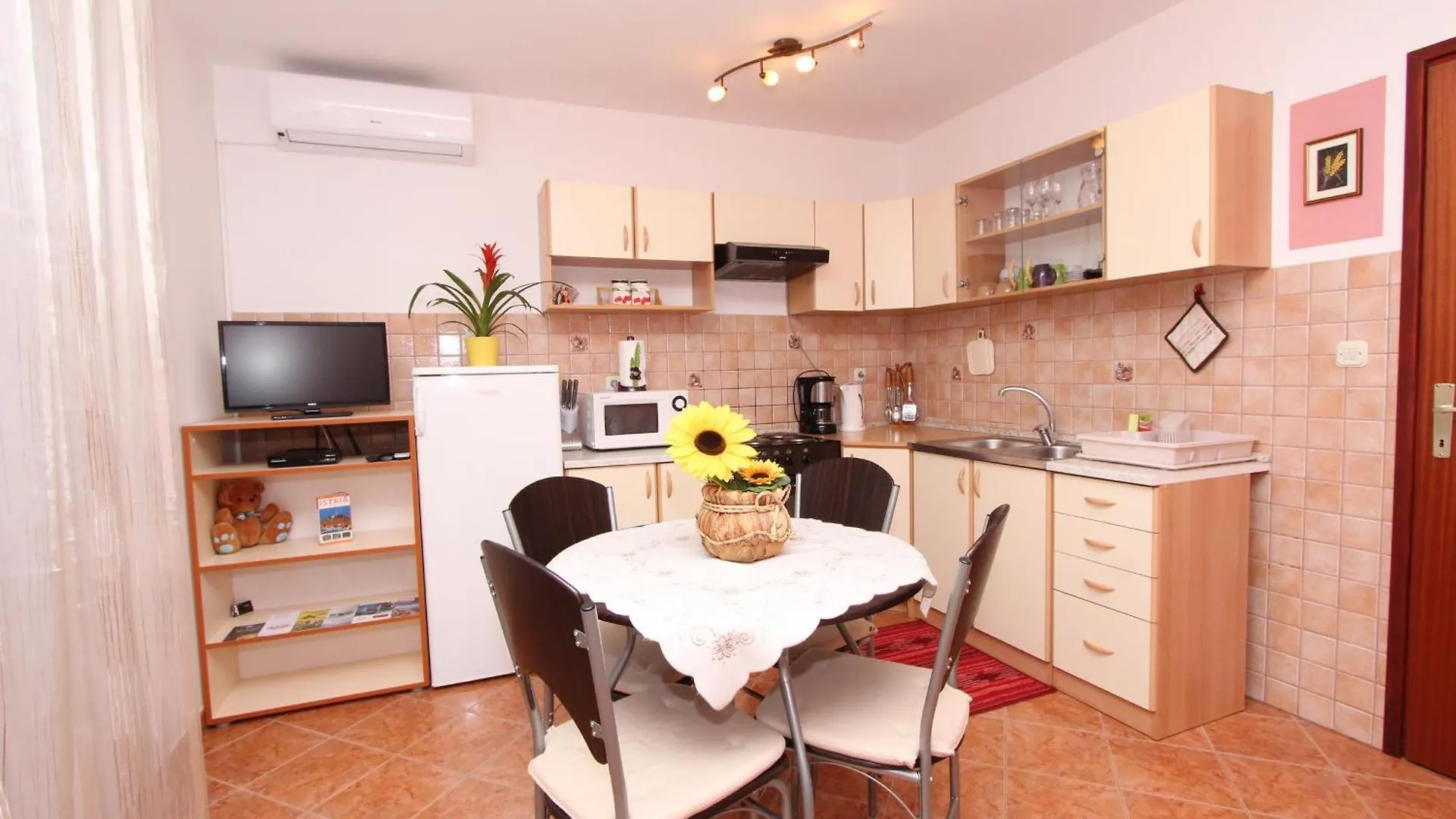Rooms And Apartment Sanja Rovinj 2*,  Croacia